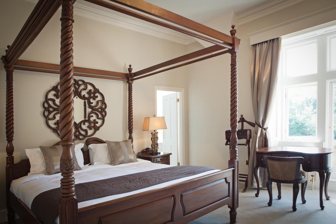 Manor By The Lake Cheltenham Room photo